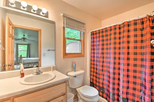 Expansive Murphy Cabin With Sunroom, Near Creek!