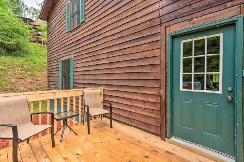 Expansive Murphy Cabin With Sunroom, Near Creek!
