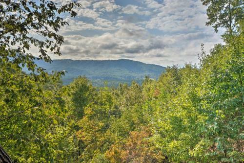 Mountaintop Murphy Cabin By Hiwassee River!