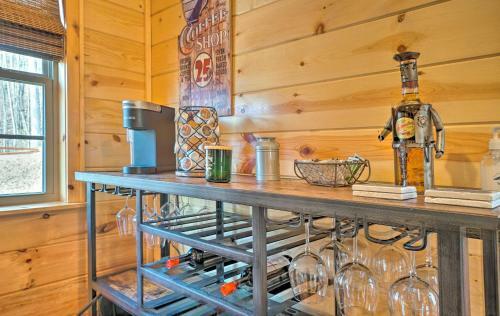 Rustic Cabin With Modern Amenities And Large Deck