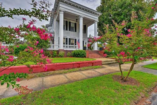 New Bern Home With Yard, Grill And Walkable Location