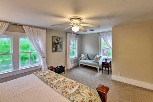 New Bern Home With Yard, Grill And Walkable Location