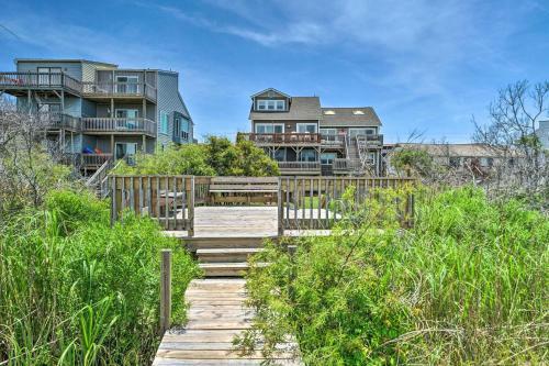 Waterfront Retreat With Deck And Walk To Beach!