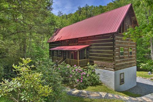Charming Creekside Cabin - Near Trailheads!