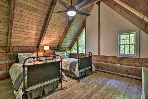 Charming Creekside Cabin - Near Trailheads!