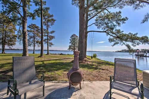 Riverfront New Bern House With Gourmet Kitchen!