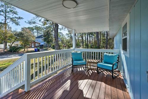 Modern Oak Island Cottage Less Than 3 Miles To Pier!