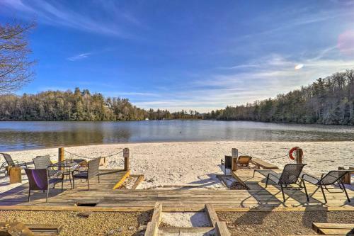 Cozy And Modern Newland Cabin Fire Pit And Deck!