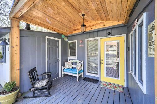 Dog-friendly Cabin With Deck By Lake And Trails!