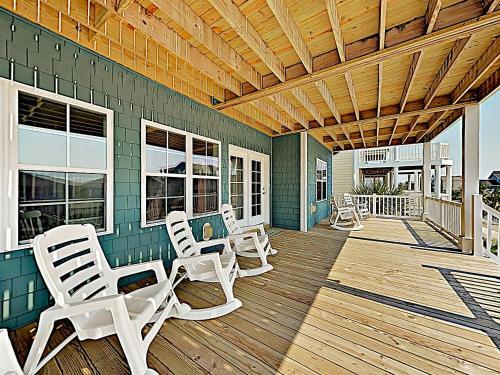 Expansive Beach Beauty With Private Pool & Balconies Home