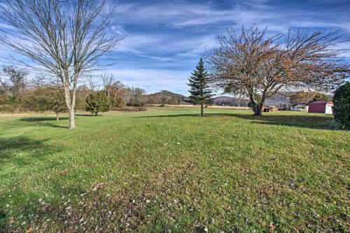 River Valley Oasis With Gorgeous Views And Yard!