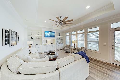 New Oceanside Estate With Private Pool & Elevator Home