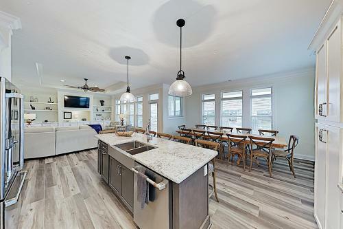 New Oceanside Estate With Private Pool & Elevator Home