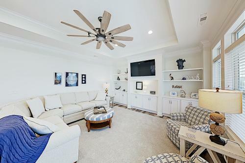 New Oceanside Estate With Private Pool & Elevator Home