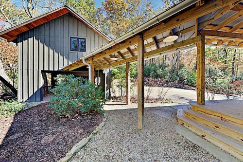 Custom-built Forest Retreat With Guest House Home