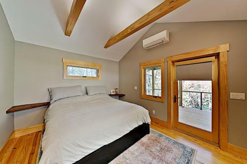 Custom-built Forest Retreat With Guest House Home