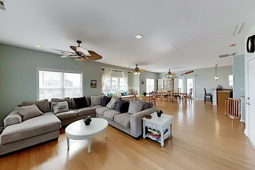 Exceptional Vacation Home In Oak Island