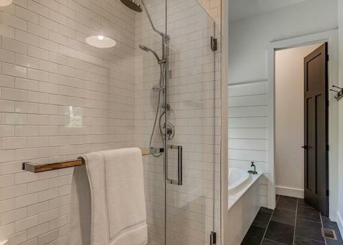 2 Exceptional Vacation Homes In Pisgah Forest Home