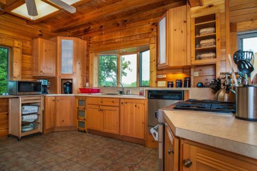 Private Mountaintop Cabin