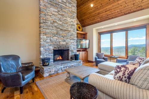 Exceptional Vacation Home In Pisgah Forest Home