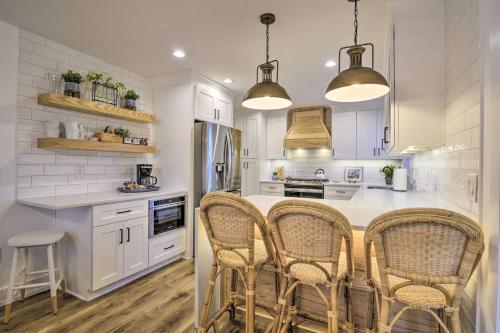 Modern Traditional Retreat - 7 Mi To Raleigh!