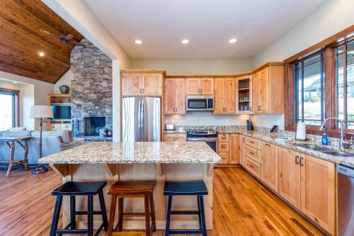 Exceptional Vacation Home In Pisgah Forest Home