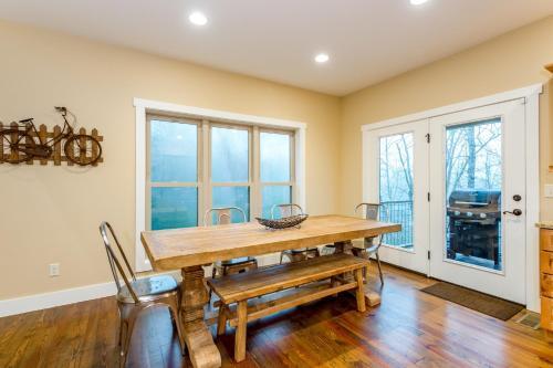 Exceptional Vacation Home In Pisgah Forest Home