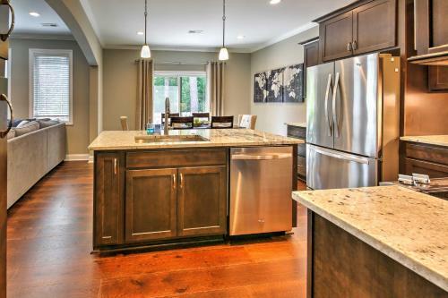 Downtown Townhome Walk To Dine And Shop On Broad St