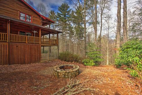 Pristine Sapphire Resort Cabin With Deck And Game Room