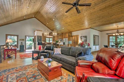 Spacious Sapphire Home With 2 Decks And Mtn Views