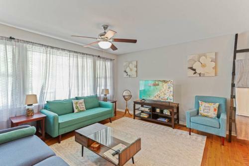 Downtown Bungalow-near Base, Golf, Dining, Brewery