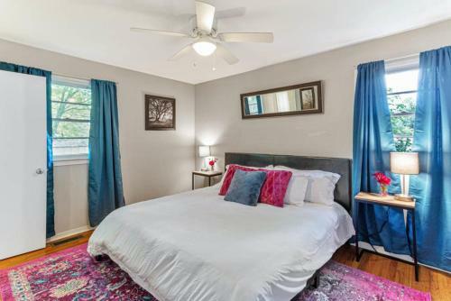 Downtown Bungalow-near Base, Golf, Dining, Brewery