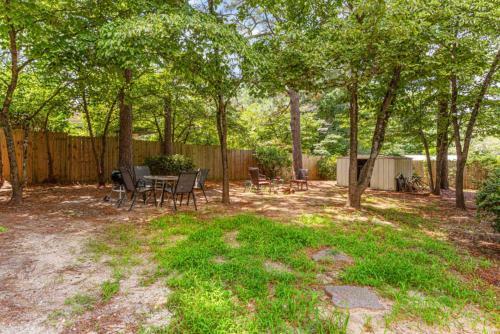 Downtown Bungalow-near Base, Golf, Dining, Brewery