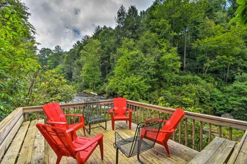 Quiet Riverfront Escape With Deck And Fly Fishing
