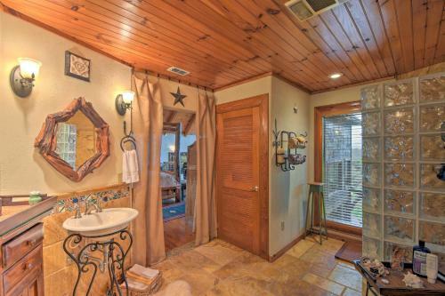 Secluded Nantahala Forest Refuge With Mountain Views