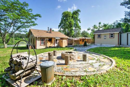 Remodeled Swannanoa Cottage With Sauna, Yardandfire Pit