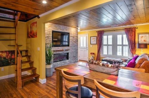 Remodeled Swannanoa Cottage With Sauna, Yardandfire Pit