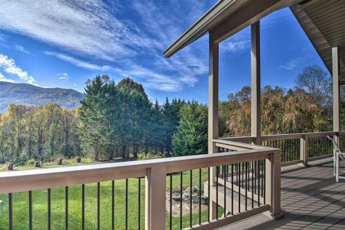 Tranquil 6-acre Retreat With Hot Tub And Mtn Views