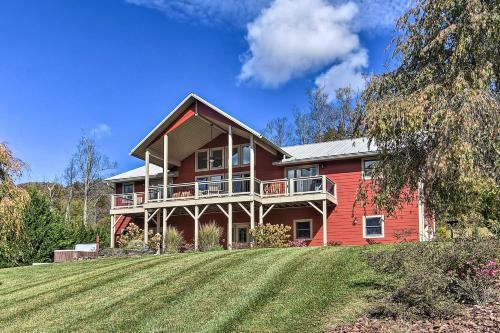 Tranquil 6-acre Retreat With Hot Tub And Mtn Views