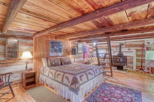 1 Bed 1 Bath Vacation Home In Sylva