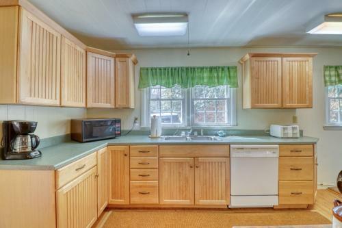 1 Bed 1 Bath Vacation Home In Sylva