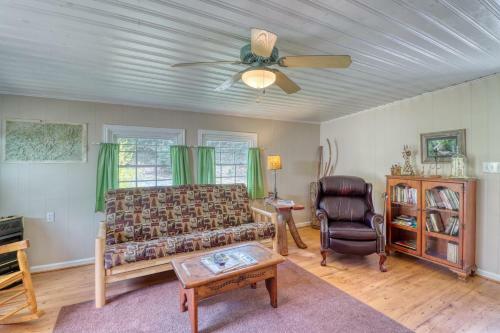 1 Bed 1 Bath Vacation Home In Sylva