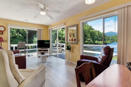 2 Bed 1 Bath Vacation Home In Sylva