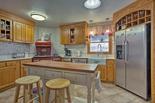 Emerald Gate Farm Cabin Nestled On 13 Acres!