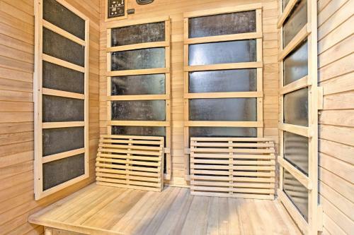 Tryon Smart Home With Hot Tub - 18 Mins From Tiec!