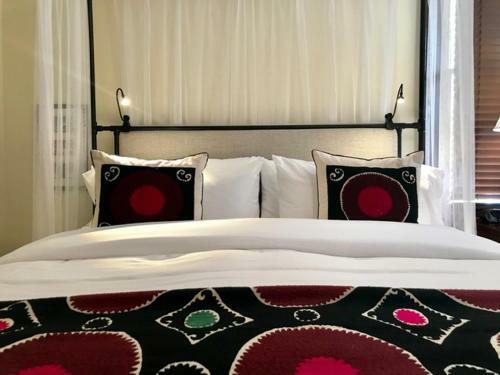 Elmwood 1820 Bed & Breakfast Inn