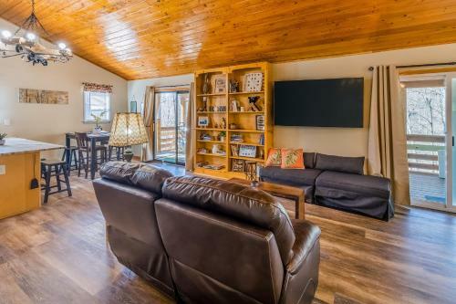 Crashing Creek Cabin