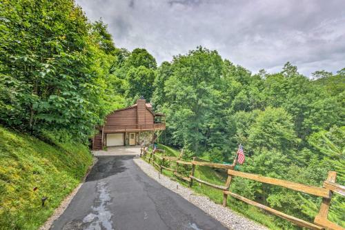 Luxe Mtn-view Maggie Valley Home With 2 Decks!