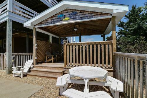 Hatteras Time #22-ww