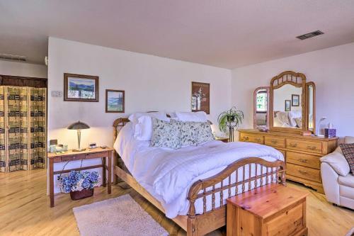 Apartamento Mountaintop Studio With Deck And Views - 3 Mi To Wcu!